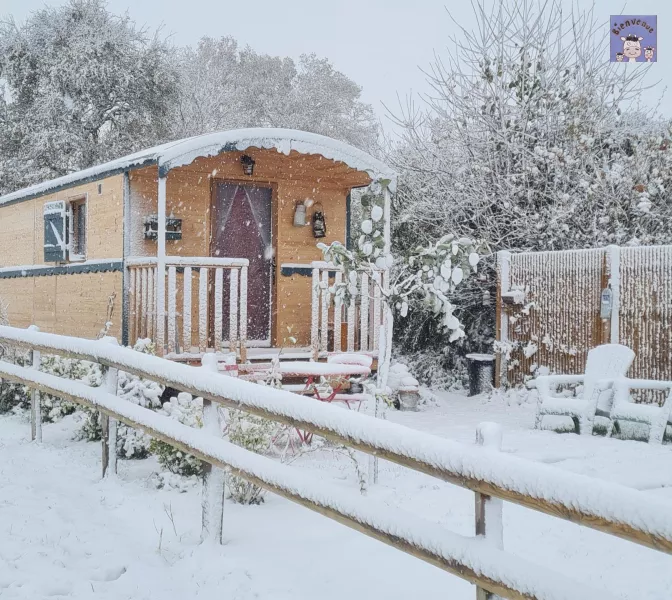La roulotte et son manteau de neige !